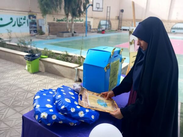 برگزاری بهار همدلی شکوه مهربانی جشن نیکوکاری در دبیرستان عفت