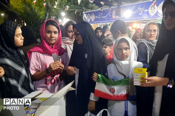 برپایی ایستگاه سلامت با حضور سفیران سلامت دانش‌آموزی ناحیه 2 شهرری در میدان نماز