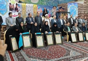 اجرای برنامه های های متنوع نماز در نواحی آموزش و پرورش اصفهان