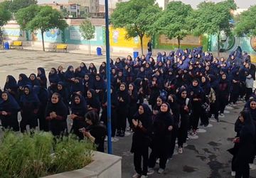 برگزاری جشن به مناسبت ولادت امام رضا علیه السلام در دبیرستان حضرت معصومه (س) ناحیه دو شهرری 