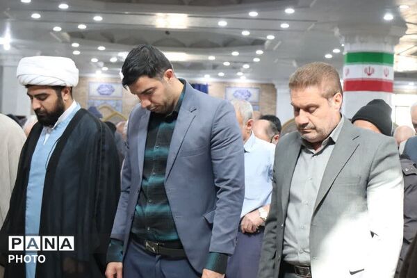 تجلیل از خادمین عرصه تربیت در نمازجمعه باقرشهر و کهریزک 