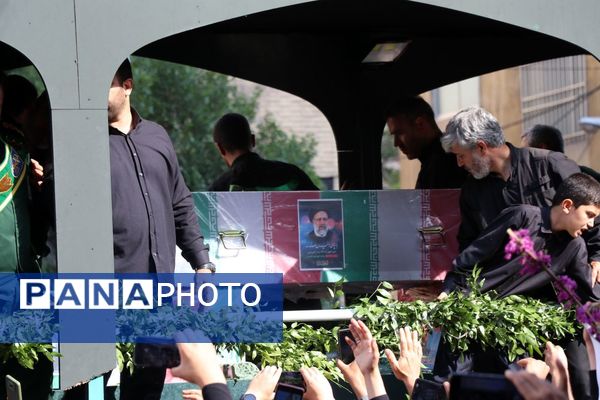 وداع تاریخی مشهدی‌ها با خادم‌الرضا؛ شهید جمهور