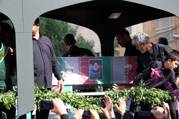 وداع تاریخی مشهدی‌ها با خادم‌الرضا؛ شهید جمهور