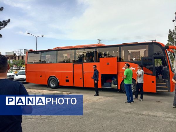 آغاز اردوی آموزشی دانش آموزان برتر دبیرستان نمونه آیت‌الله خامنه‌ای به مقصد تهران
