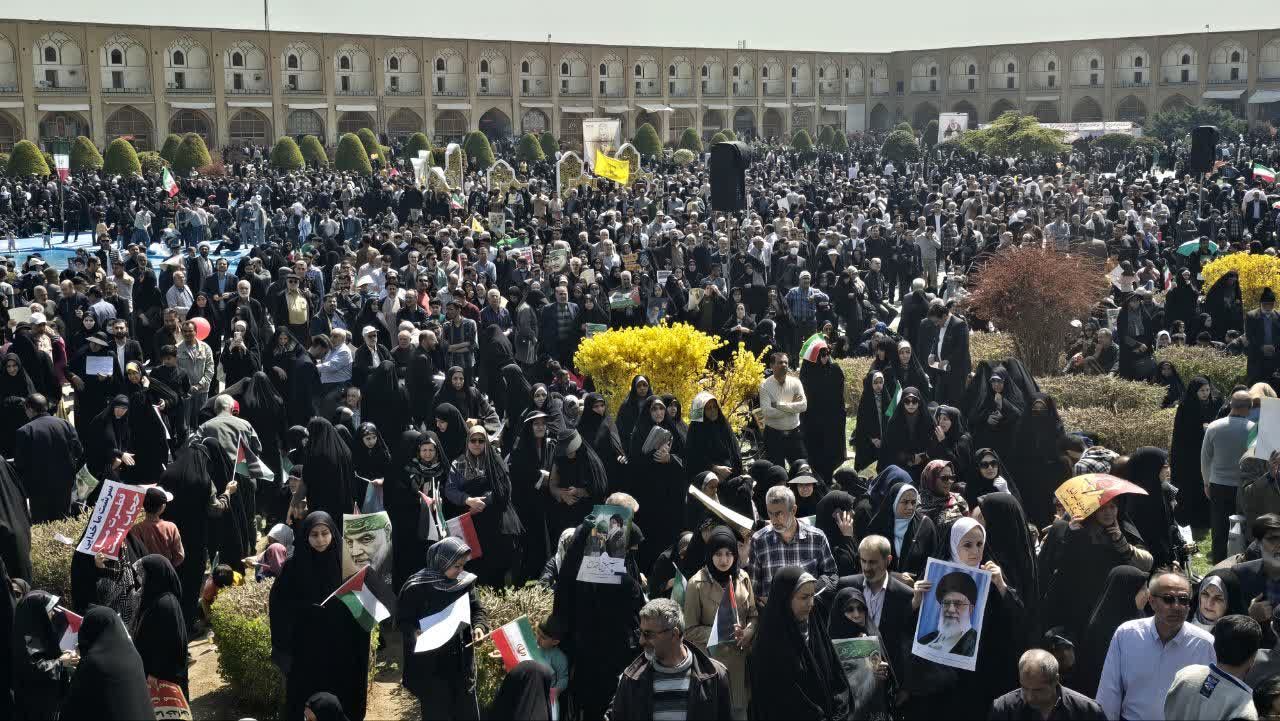 خروش انقلابی و حماسی مردم اصفهان در نصف جهان