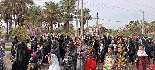 راهپیمایی باشکوه ۲۲ بهمن در فین؛ جلوه‌ای از حضور پرشور مردم