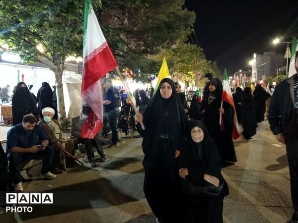 پنجاه وچهار شب در میدان پای کار ایران