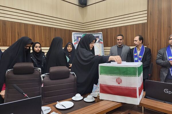 انتخابات شورای دانش آموزی منطقه‌ای با حضور معاون پرورشی و تربیت بدنی ناحیه دو شهرری 