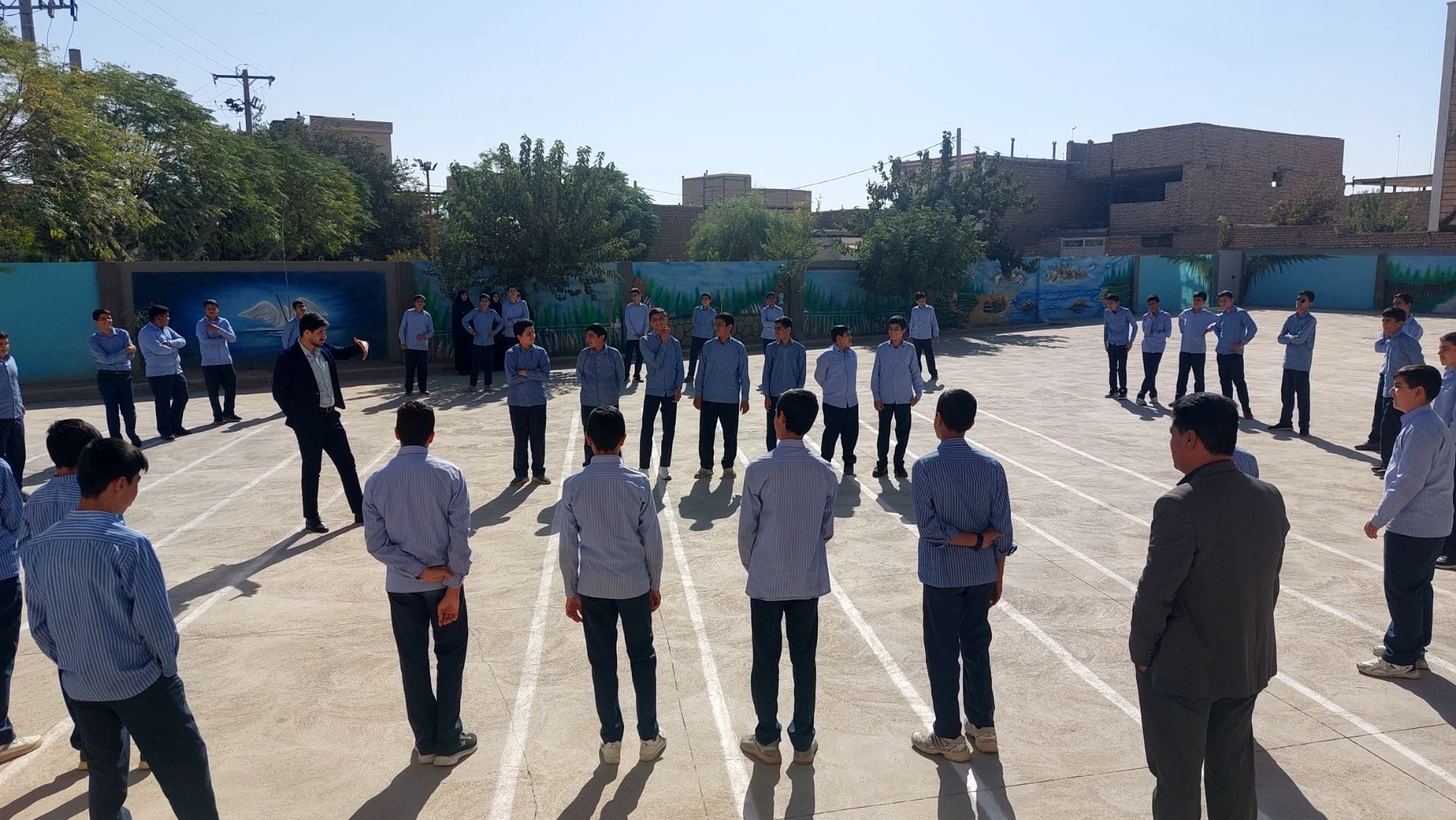 مدرسه نمونه مرحوم طاووسی خلیل آباد رنگ و بوی ریاضی گرفت