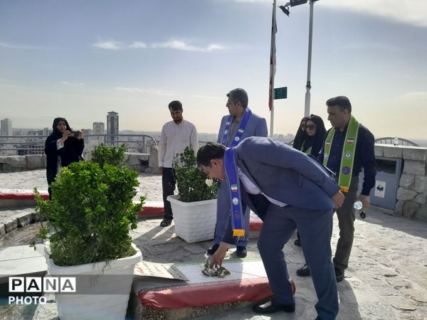 غبارروبی و تجدید میثاق با روح پاک شهدای گمنام در مشهد