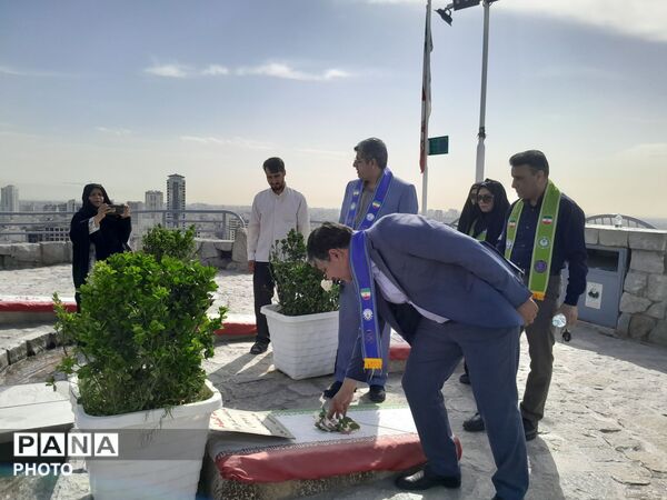غبارروبی و تجدید میثاق با روح پاک شهدای گمنام در مشهد