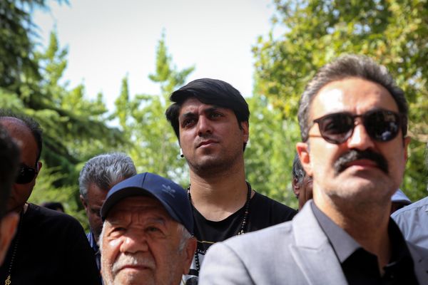  مراسم تشییع پیکر هوشنگ حریرچیان در  خانه هنرمندان اصفهان