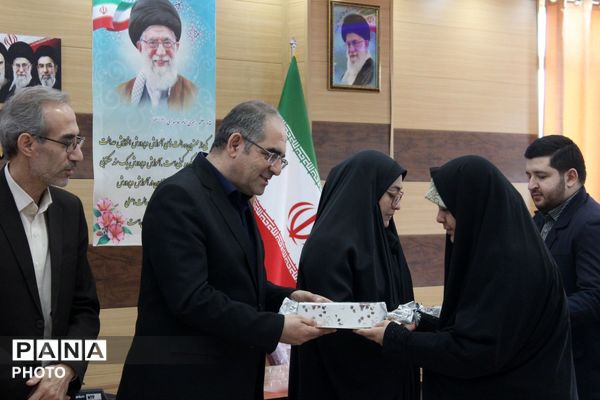 تجلیل از حافظان قرآن کریم در مرند با حضور مسئولان آموزش و پرورش