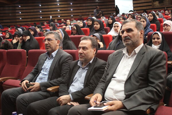  آیین تجلیل از برگزیدگان چهل و دومین دوره مسابقات فرهنگی و هنری دانش‌آموزان شهر تهران