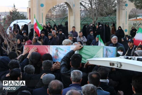 تشییع پیکر مطهر سه شهید والامقام جنگ رمضان در همدان 