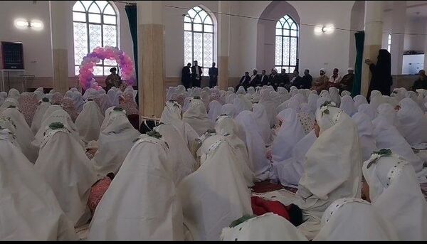 آیین جشن تکلیف دختران دانش‌آموز در جعفریه قم