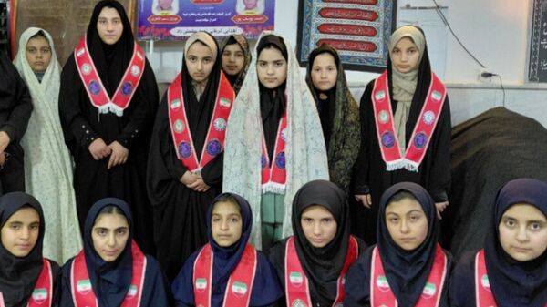 شور اعتکاف دختران و پسران بردسکن در یک صف معنوی