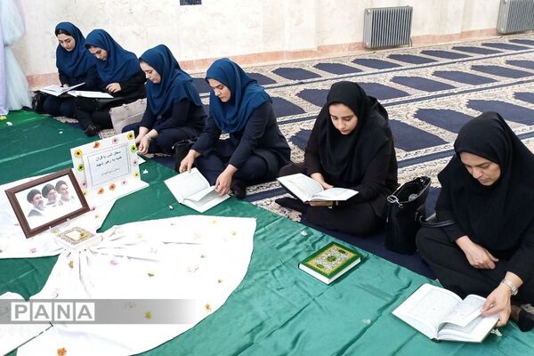 نماز جماعت و محفل انس با قرآن در دبستان شهید آقچه لو رباط کریم 