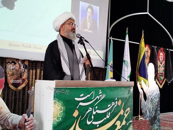  نماز جمعه شهرستان کاشمر با حضور پیکر شهید گمنام 