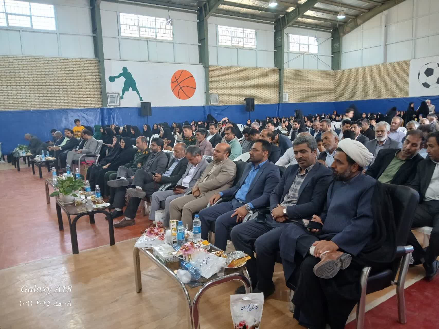 تجلیل از ۵۰ فرهنگی برتر شهرستان خوسف به مناسبت هفته معلم