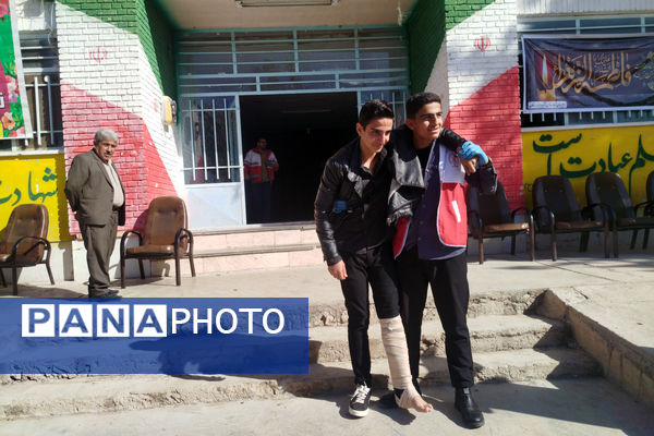 دانش‌آموزان مدرسه شهید باهنر لردگان آماده مقابله با زلزله شدند