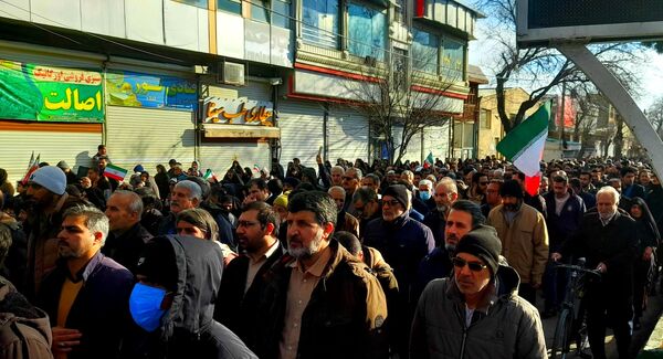 همبستگی یکبارچه مردم غیور و ولایتمدار شهرستان بروجرد در تشییع شهدای امنیت