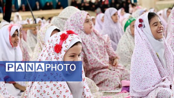  جشن عبادت ۱۵۰۰ دانش‌آموز دختر میبدی در هفته گرامیداشت امور تربیتی و تربیت اسلامی