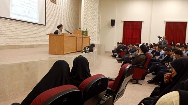 نشست صمیمی جوانان با حضرت آیت الله نورمفیدی