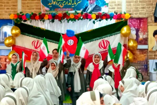 جشن پیروزی انقلاب اسلامی در مدرسه دکتر کیهانی1
