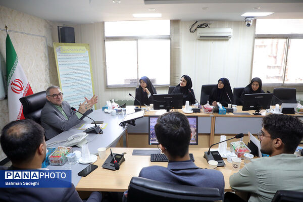 دیدار اعضای هیات رئیسه مجلس دانش‌آموزی با دبیرکل شورای عالی آموزش و پرورش