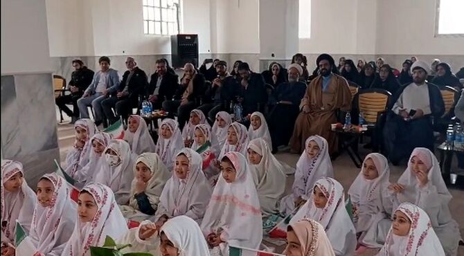 جشن تکلیف 30 دانش آموز دبستان‌های دخترانه بخش فردوی قم در روستای خاوه
