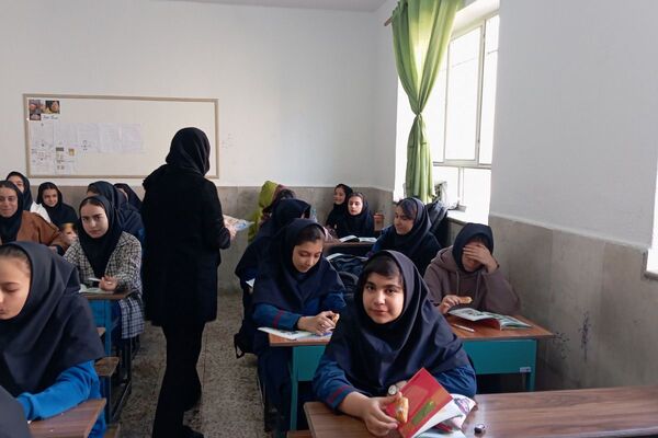 ایستگاه صلواتی دانش‌آموزان دانش‌نیا؛ تجلی ارادت به حضرت فاطمه زهرا(س)
