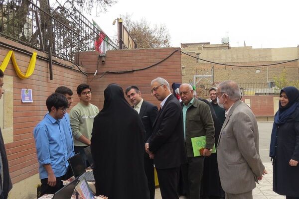 مراسم هفته پژوهش در دبیرستان بانو عفت آهنگری شهرری