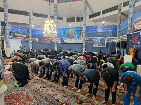 اعتکاف دانش‌آموزی در مسجد جامع قائمشهر