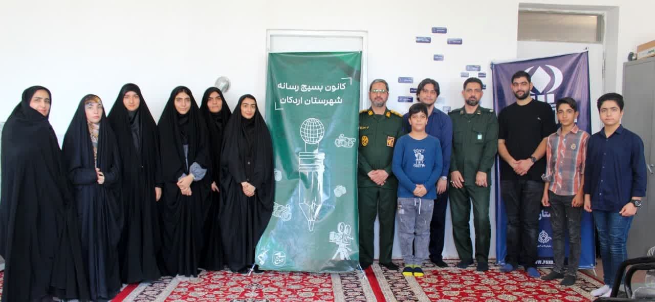 دیدار صمیمی فرمانده ناحیه مقاومت بسیج شهرستان اردکان با خبرنگاران پانا و بسیج رسانه