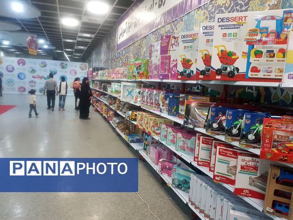 عرضه نوشت افزار ایرانی در نمایشگاه ایران نوشت حرم مطهر رضوی