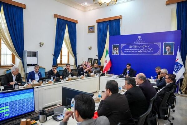 ستار هاشمی: مدل کسب‌وکار شرکت مخابرات تغییر کند