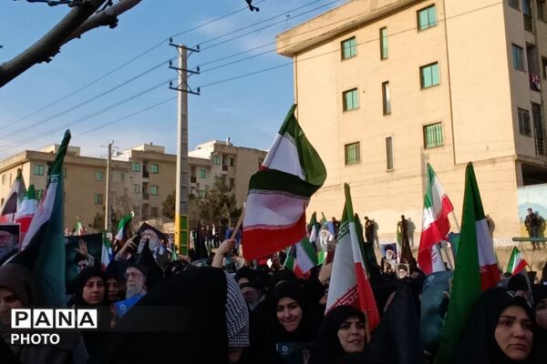 اجتماع مردم شهرستان پردیس برای بیعت با ولی امر مسلمین 