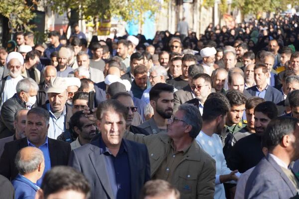 استقبال باشکوه مردم کوهدشت از شهدای گمنام  