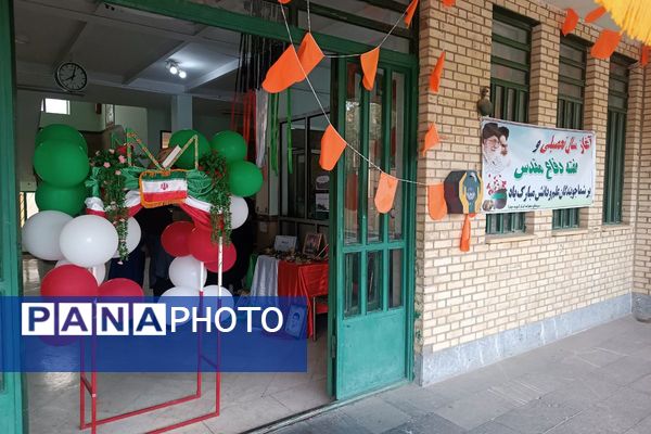 از درس تا دفاع مقدس،دانش آموزان پای کار یاد شهدا با طنین صدای زنگ مقاومت و ایثار 