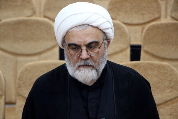 نشست معلمان شهر یزد با محسن قنبریان در یزد