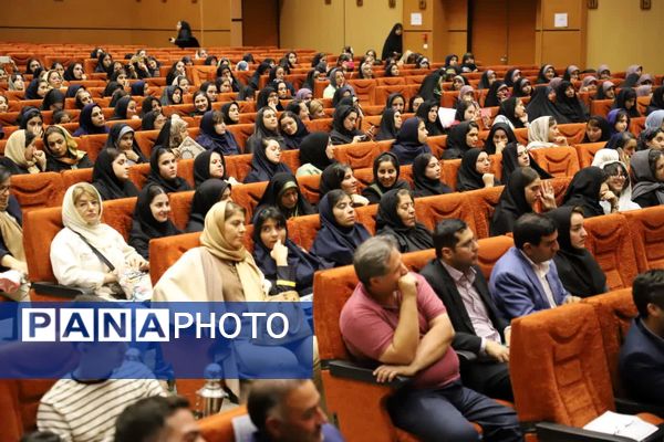 آیین نکوداشت منتخبین مرحله استانی چهل و سومین دوره مسابقات فرهنگی و هنری فردا