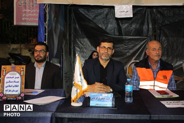 پاسخگویی مستقیم مسئولان نظرآباد به شهروندان در میز خدمت شبانه 