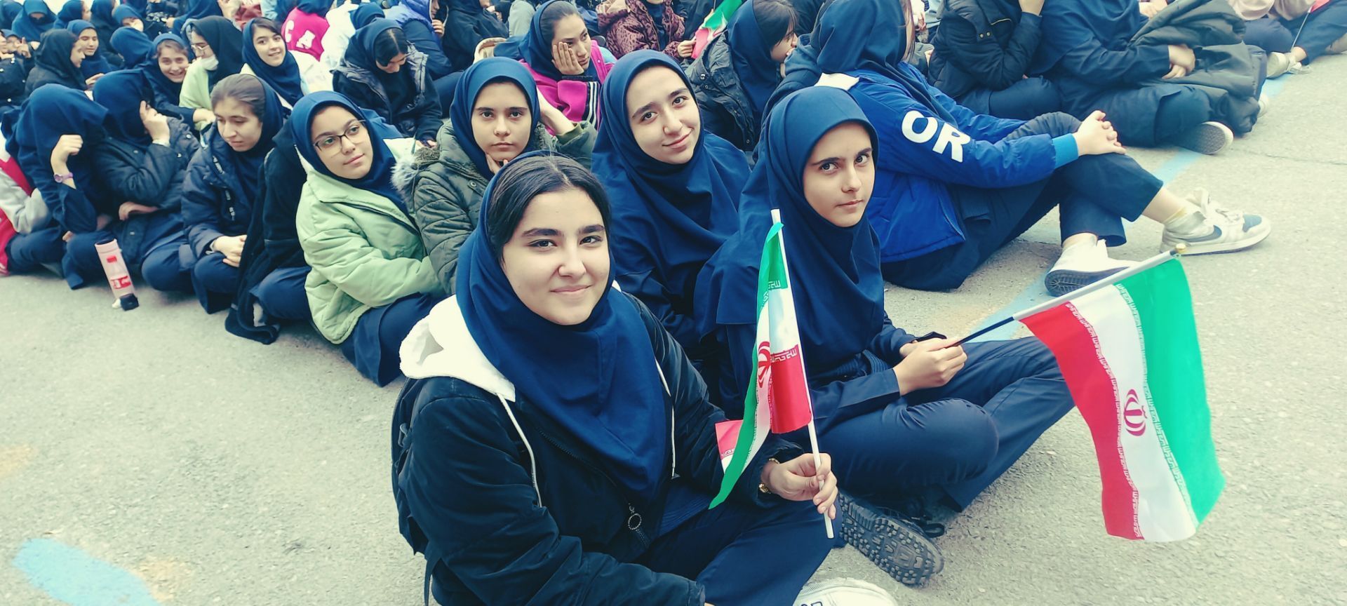 جشن میلاد حضرت مهدی(عج) و سالگرد پیروزی انقلاب اسلامی در دبیرستان اهل‌البیت(ع) ناحیه ۴ کرج