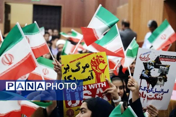 تجمع دانش‌آموزان آموزشگاه‌های شمال غرب شیراز در روز دانش‌آموز
