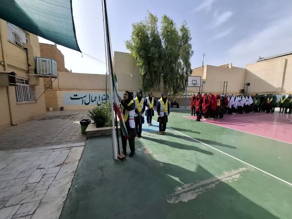 بازدید مدرسان کشوری سازمان دانش‌آموزی از دبیرستان تمام تشکیلاتی عفت
