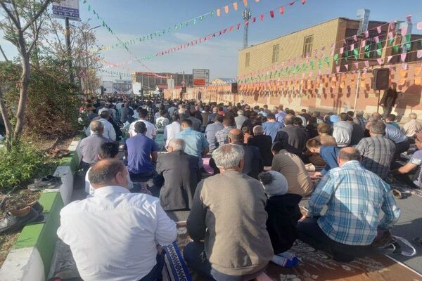 اقامه نماز عید فطر در قیامدشت ناحیه یک ری