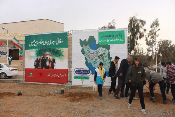 جلوه‌هایی از آیین درختکاری در اردوگاه شهدای 15 خرداد قم