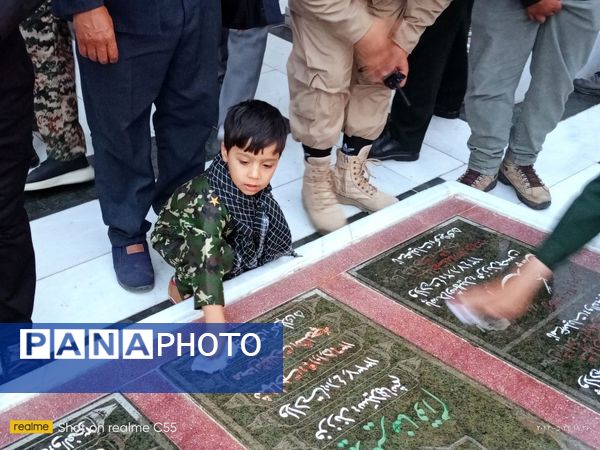 عطر افشانی گلزار شهدا و مراسم یادبود شهدای خدمت