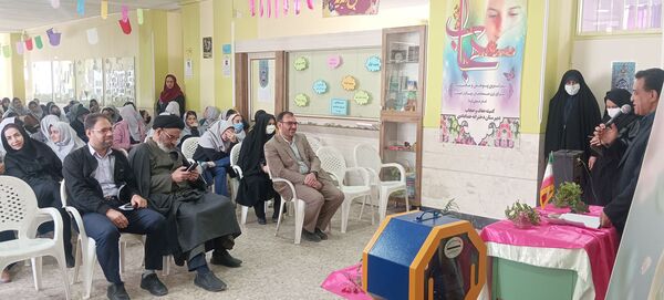 نواختن زنگ احسان و نیکوکاری در دبیرستان دوره اول دخترانه خدادای شهرستان نطنز 